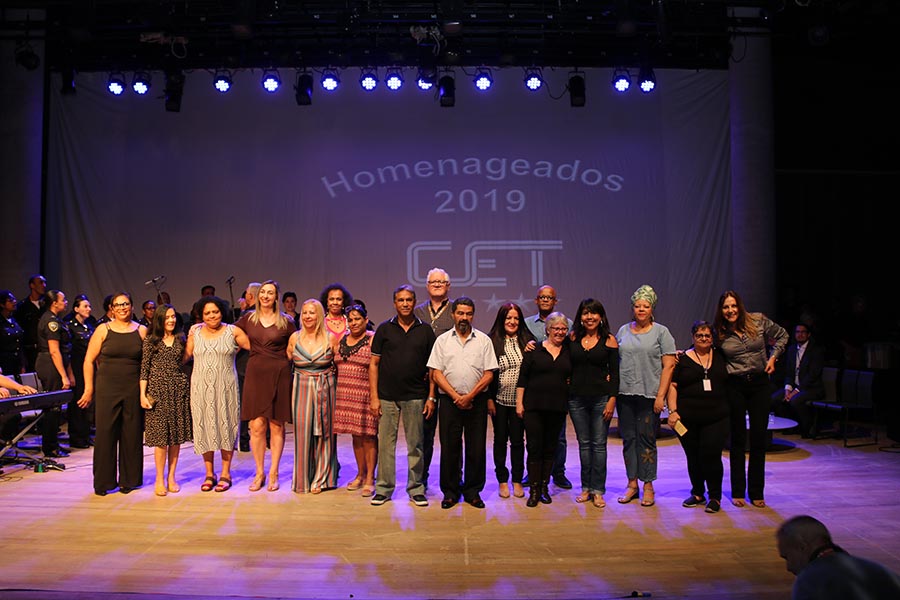 Foto mostra alguns dos homenageados no evento da CET em 2019